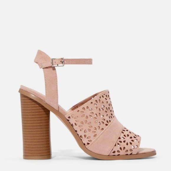 Dream Round Heel Sandals - size 10 - Picture 3 of 9